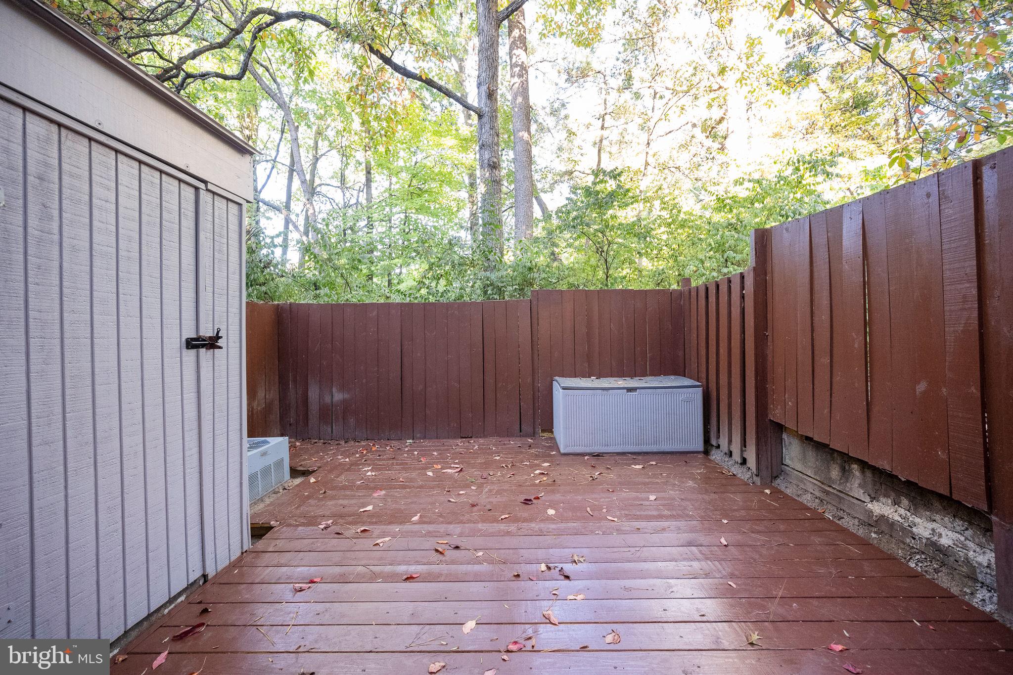 2340 Southgate Square Reston, VA 20191 - Photo 28 of 33 a backyard of a house