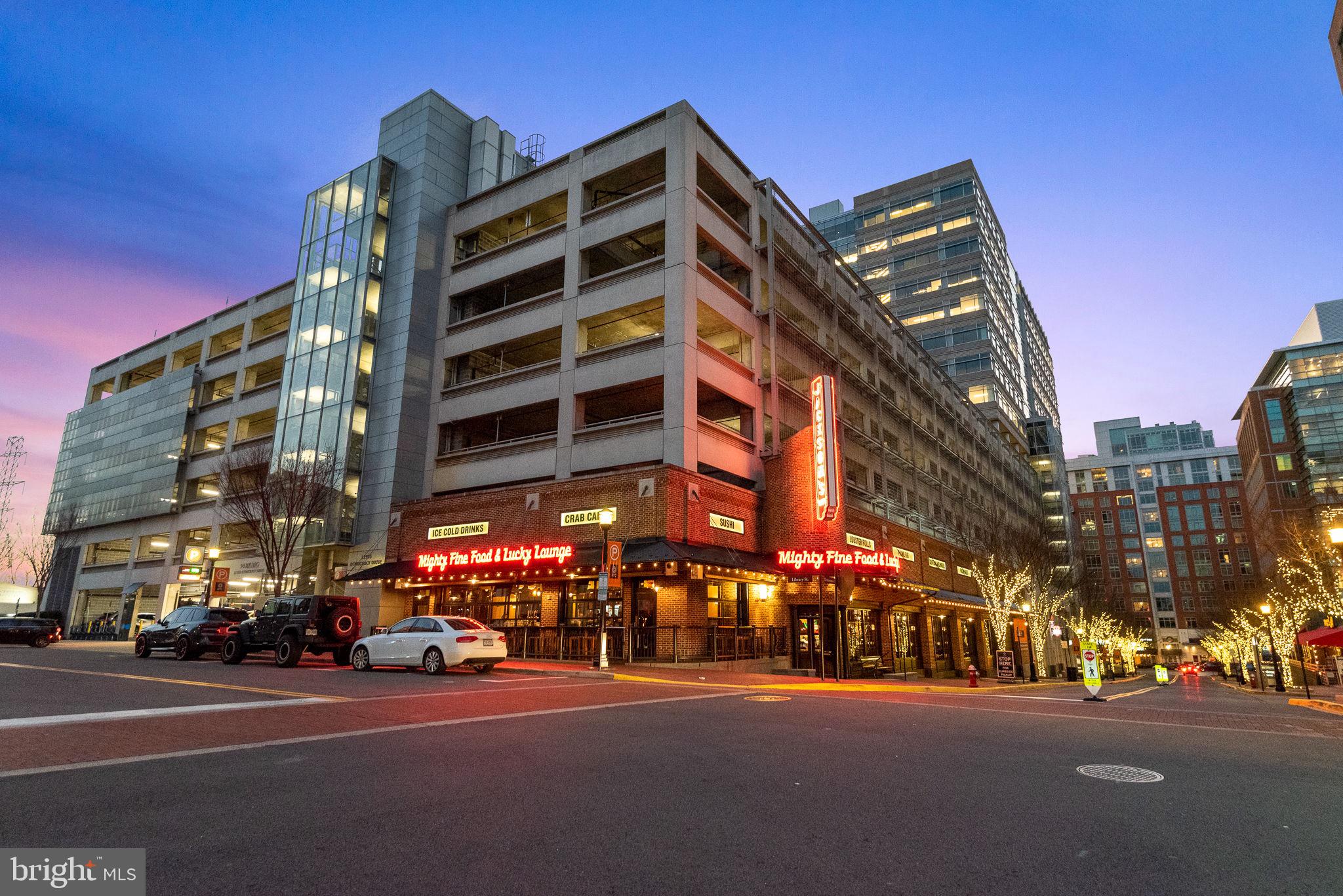 2340 Southgate Square Reston, VA 20191 - Photo 30 of 33 a view of a building and a street light