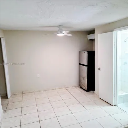 $950 | 5871 Northwest 199th Street, Unit 5871R, Hialeah, FL 33015