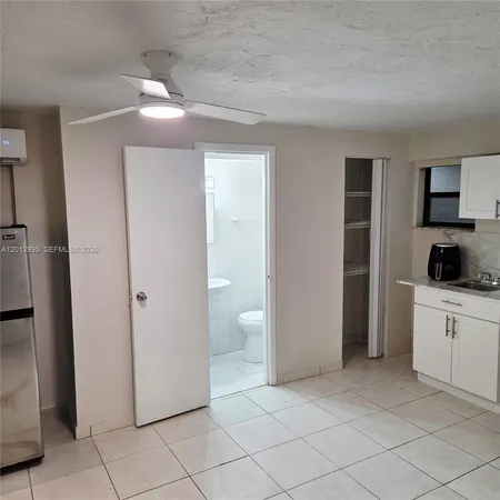 $950 | 5871 Northwest 199th Street, Unit 5871R, Hialeah, FL 33015