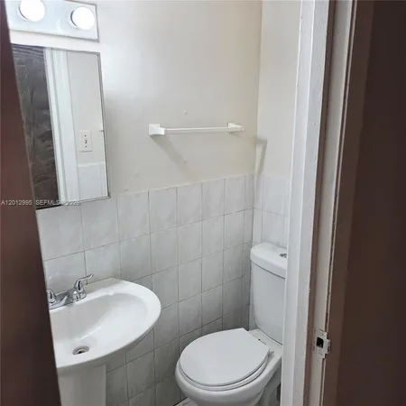 $950 | 5871 Northwest 199th Street, Unit 5871R, Hialeah, FL 33015