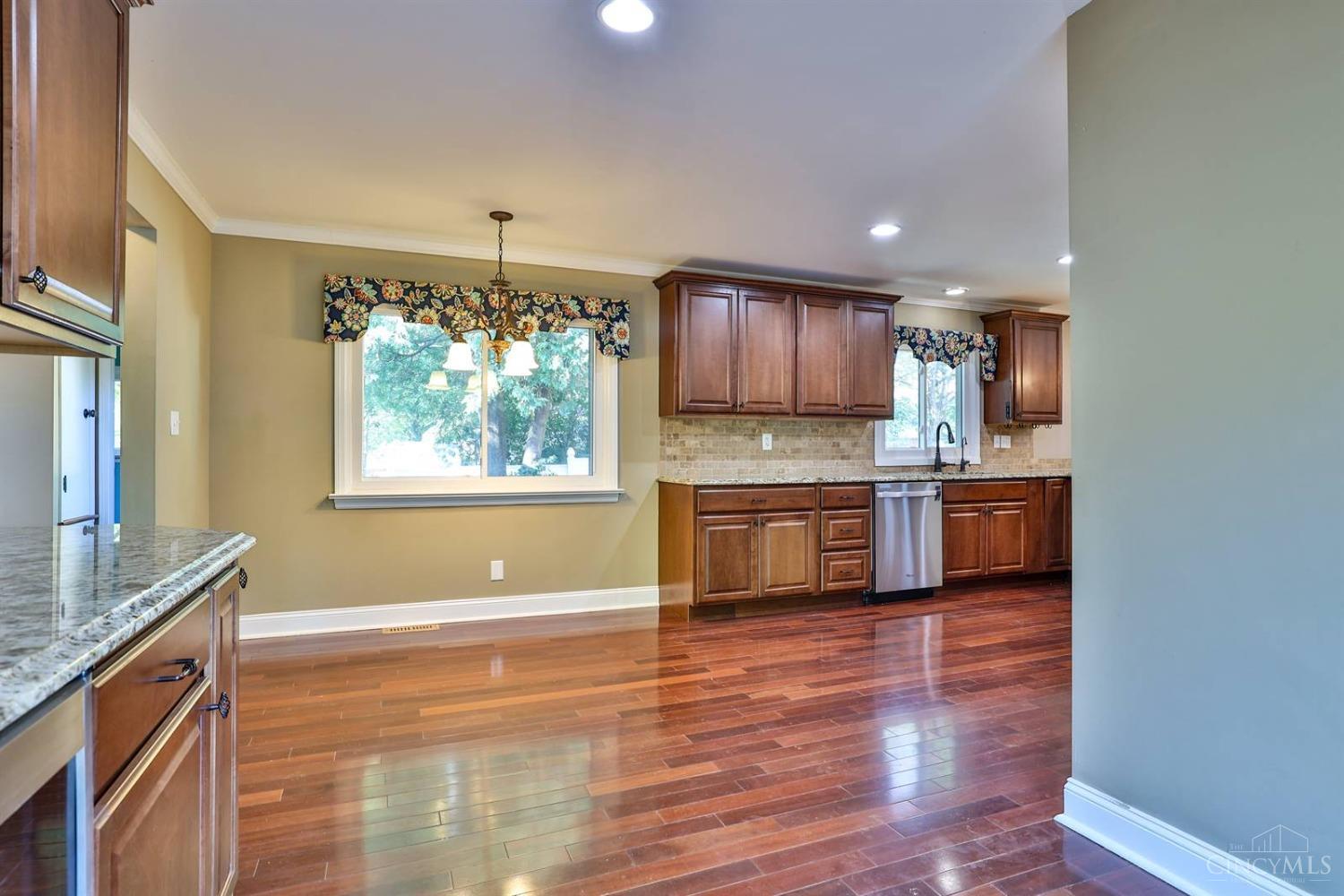 8816 Wuest Road Cincinnati, OH 45251 - Photo 13 of 45 Gallery Image 13