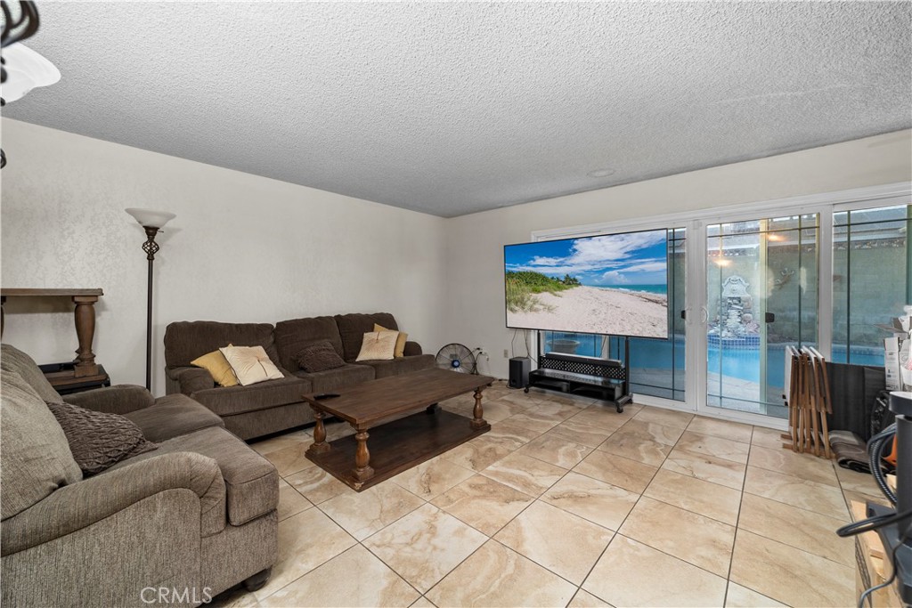 440 West Heather Street Rialto, CA 92376 - Photo 8 of 35