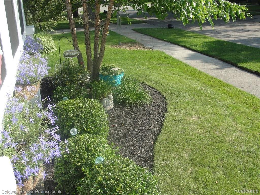 3141 Cumberland Road Berkley, MI 48072 - Photo 6 of 25 Beautiful Landscape