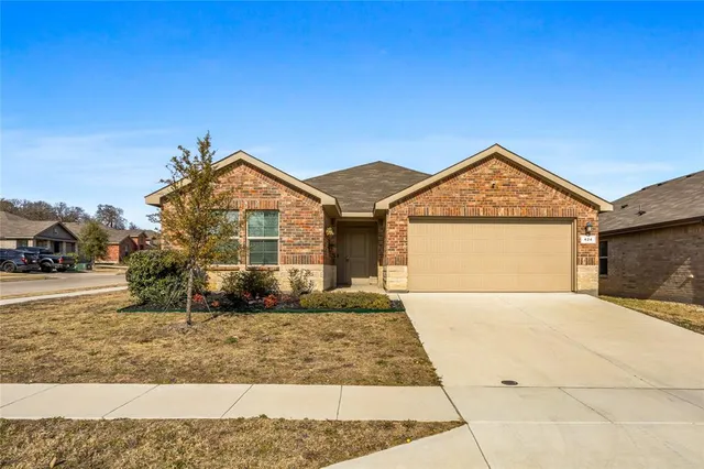 $2,450 | 424 Amory Street, Azle, TX 76020