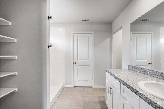 $2,450 | 424 Amory Street, Azle, TX 76020