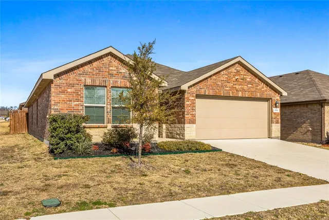 $2,450 | 424 Amory Street, Azle, TX 76020