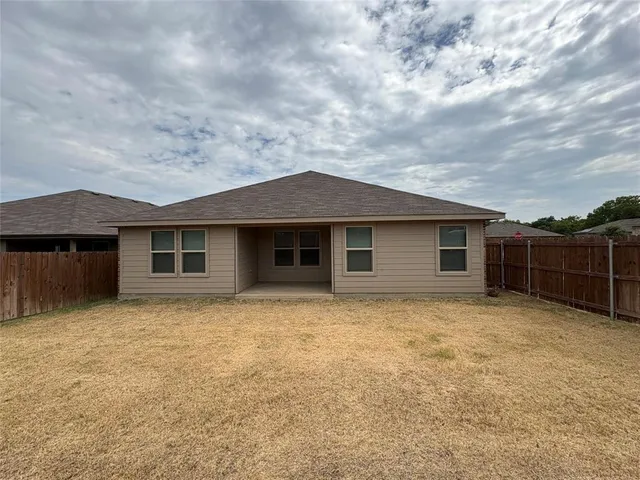$2,450 | 424 Amory Street, Azle, TX 76020