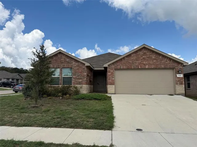 $2,450 | 424 Amory Street, Azle, TX 76020