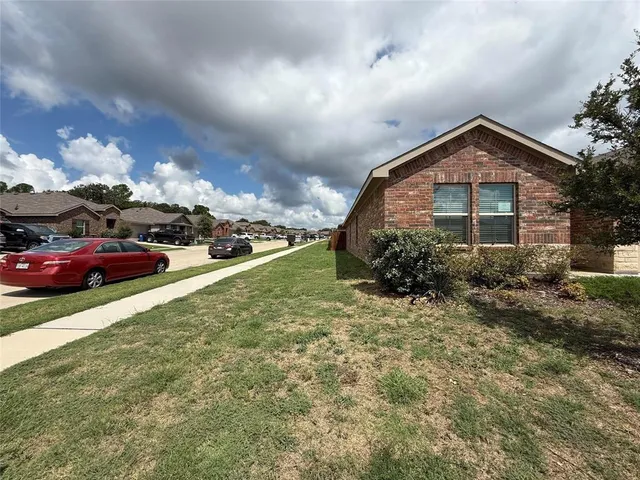 $2,450 | 424 Amory Street, Azle, TX 76020