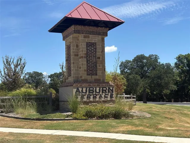 $2,450 | 424 Amory Street, Azle, TX 76020