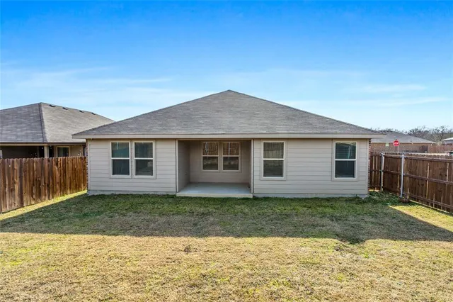 $2,450 | 424 Amory Street, Azle, TX 76020