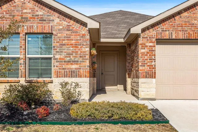 $2,450 | 424 Amory Street, Azle, TX 76020