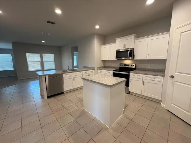 $2,450 | 424 Amory Street, Azle, TX 76020