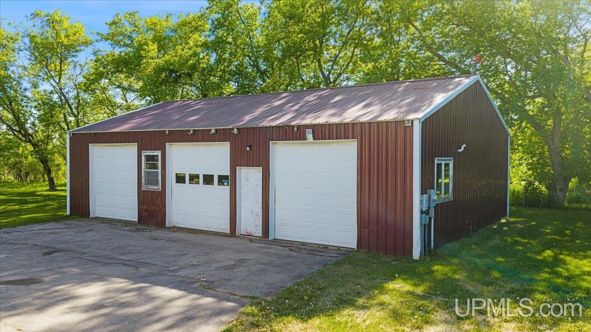 3769 20th Road Gladstone, MI 49837 - Photo 3 of 44