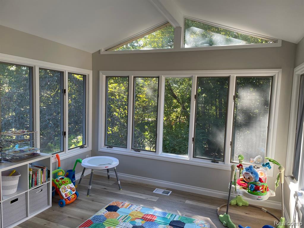 650 Lake Forest Road Rochester Hills, MI 48309 - Photo 14 of 30
