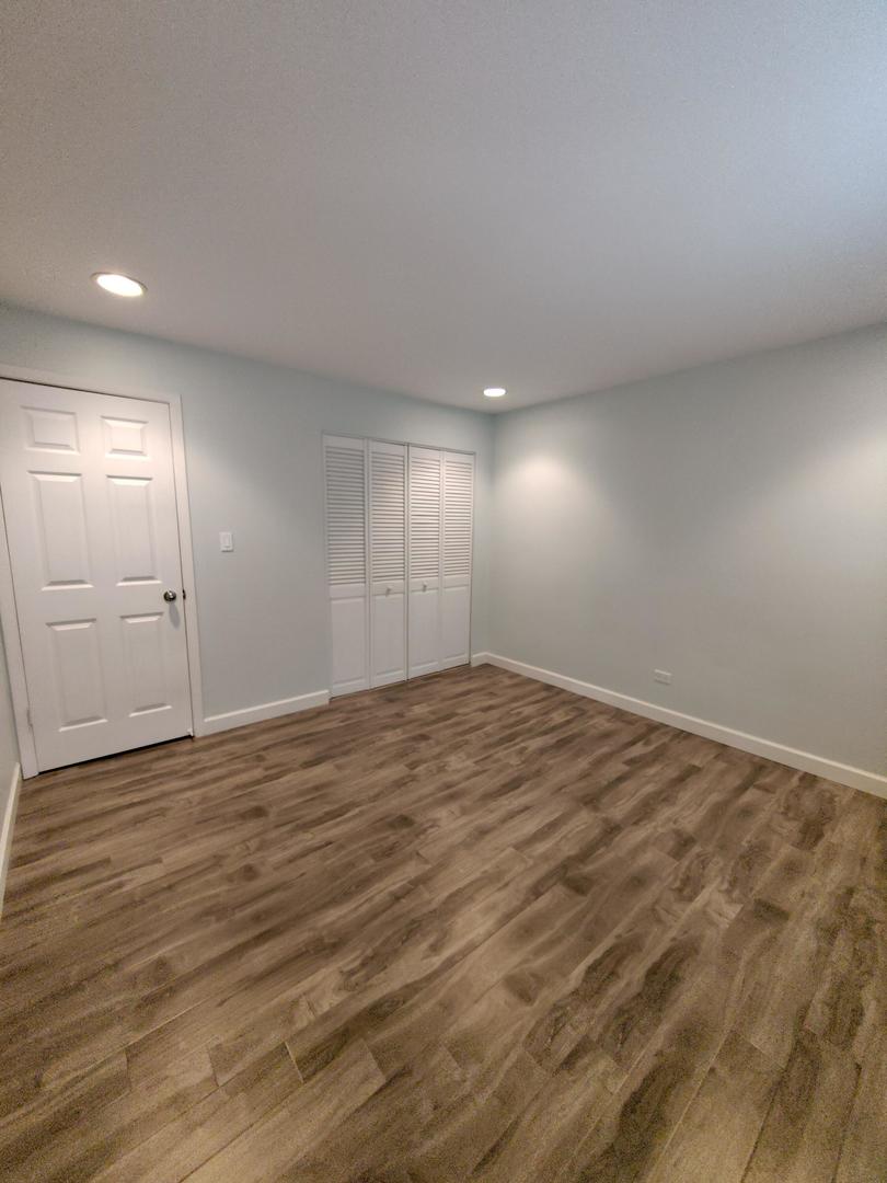 2227 West Nichols Road, Unit E Arlington Heights, IL 60004 - Photo 13 of 20 Gallery Image 13