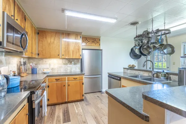 $300,000 | 2521 Radio Lane, Redding, CA 96001