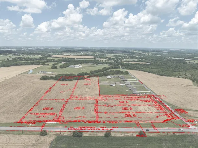 a view of a lake in middle of a city