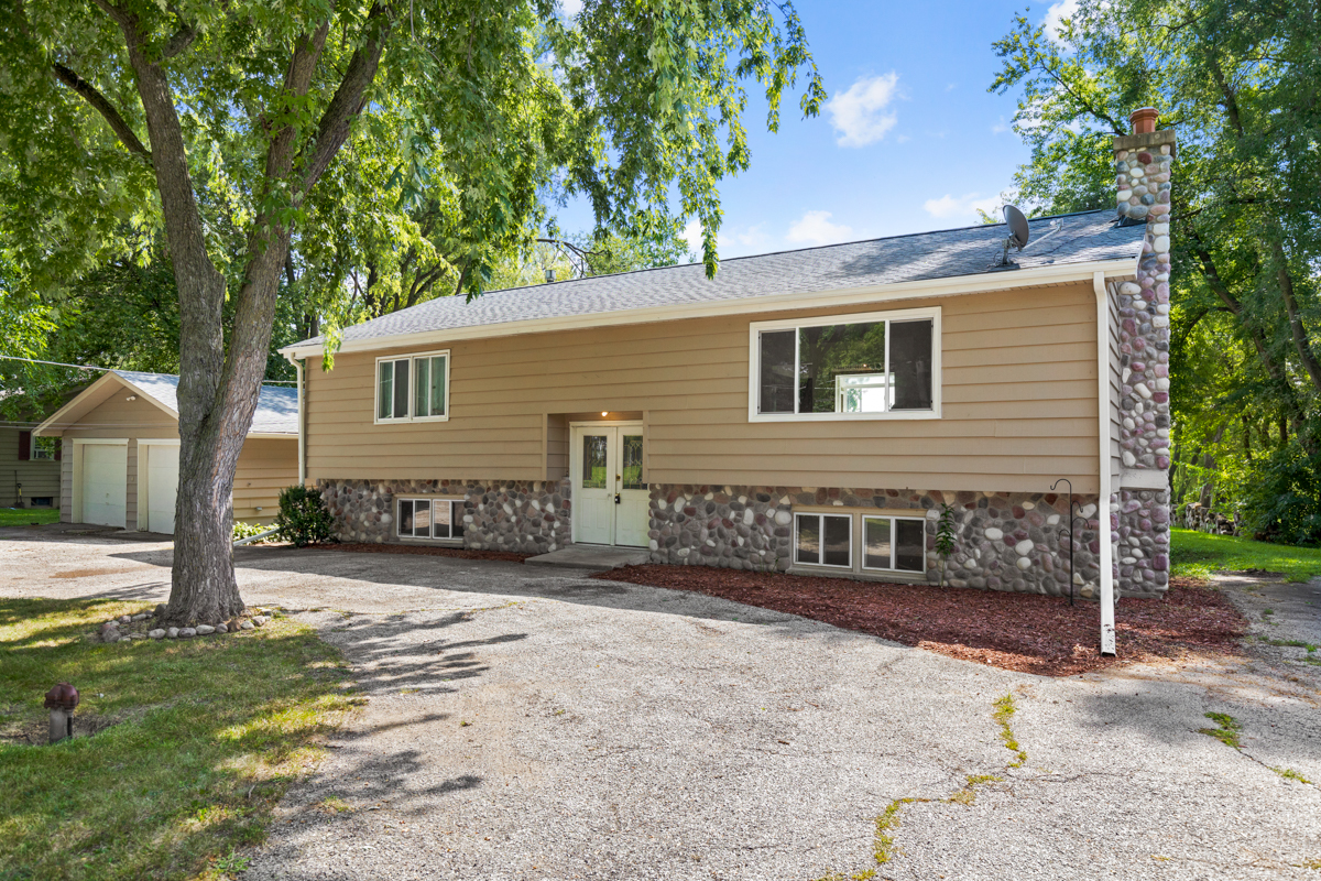 2911 Lincoln Road McHenry, IL 60051 - Photo 1 of 22 Gallery Image 1