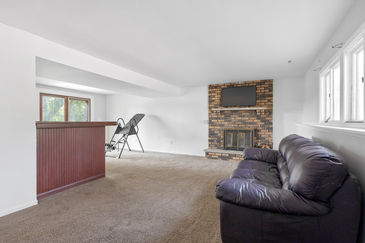 2911 Lincoln Road McHenry, IL 60051 - Photo 14 of 22 Gallery Image 14