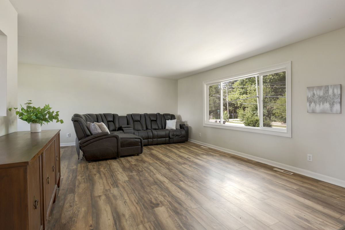 2911 Lincoln Road McHenry, IL 60051 - Photo 3 of 22 Gallery Image 3