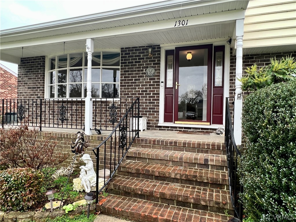 1301 Hermitage Road Colonial Heights, VA 23834 - Photo 3 of 26 Front Porch