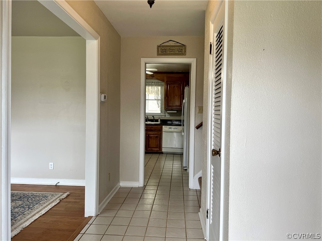 1301 Hermitage Road Colonial Heights, VA 23834 - Photo 5 of 26 Entry Foyer with Ceramic Tile