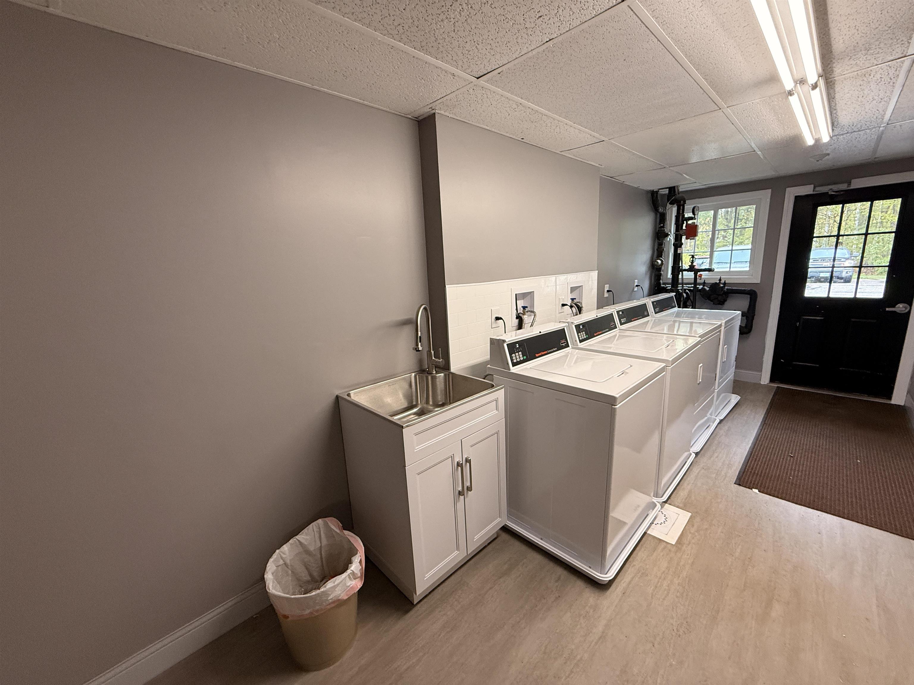 379 Huse Road, Unit 8 Manchester, NH 03103 - Photo 39 of 45