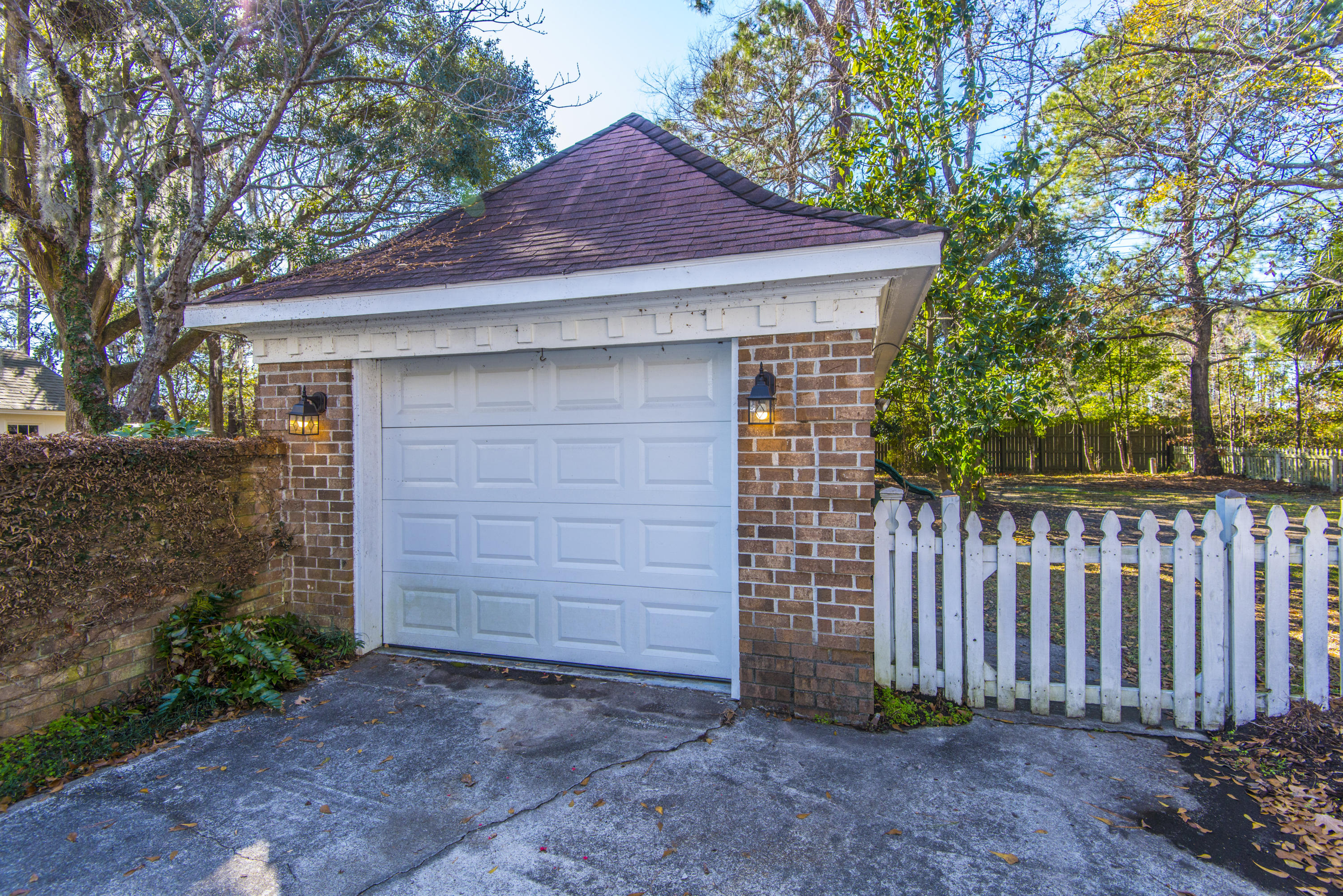 995 Governors Road Mount Pleasant, SC 29464 - Photo 3 of 42 _DSC7743