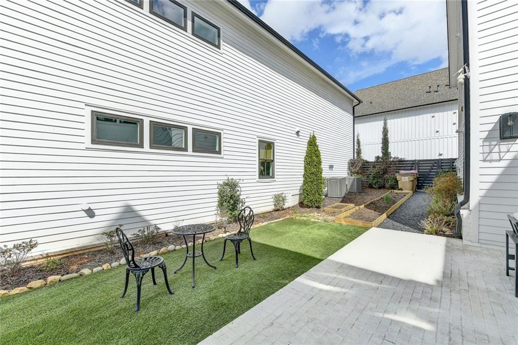 6785 Halcyon Way Alpharetta, GA 30005 - Photo 14 of 90