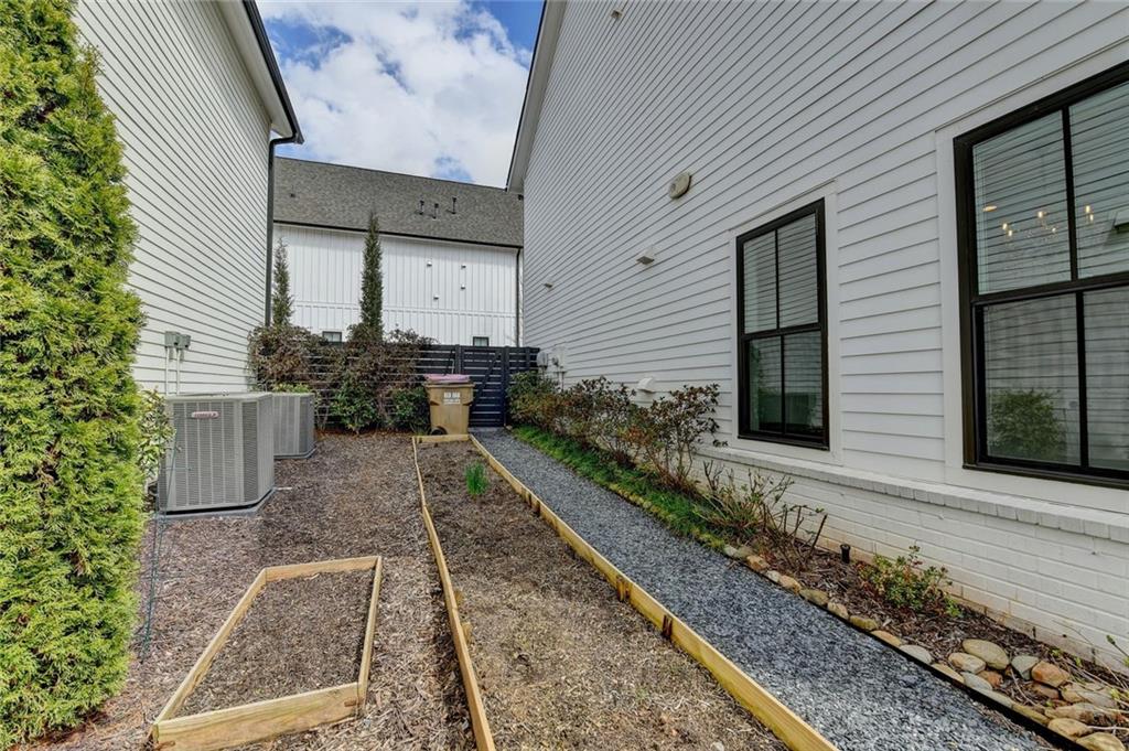 6785 Halcyon Way Alpharetta, GA 30005 - Photo 15 of 90