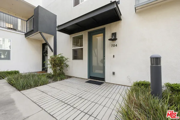 $3,800 | 9942 Artesia Boulevard, Unit 704, Bellflower, CA 90706