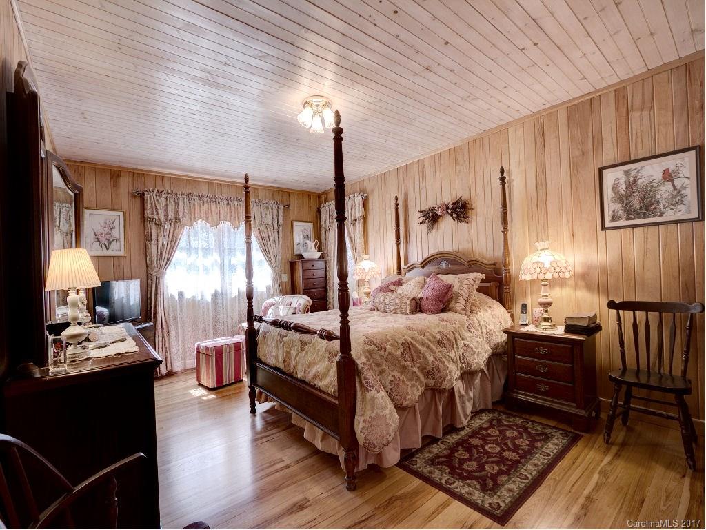 953 Oak Ridge Road Tuckasegee, NC 28783 - Photo 12 of 24 Gallery Image 12