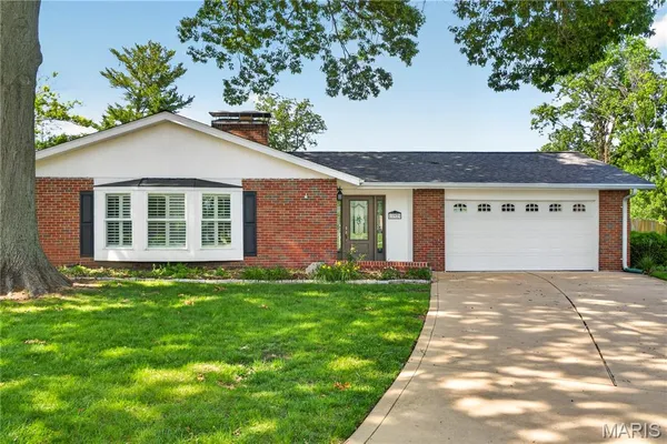 $410,000 | 11929 Paradise Lane, Des Peres, MO 63131