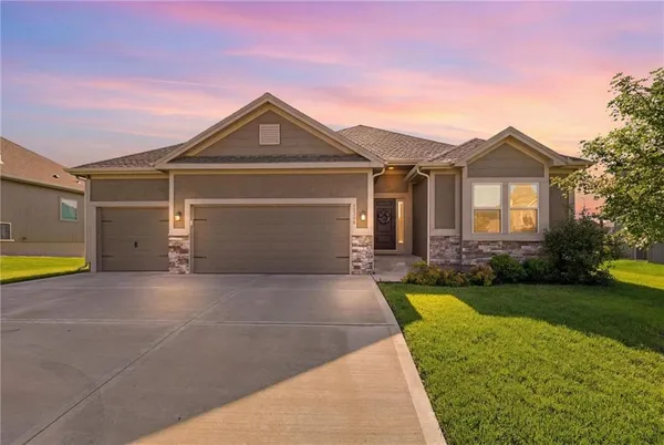 $435,000 | 10836 North Crystal Avenue, Kansas City, MO 64156