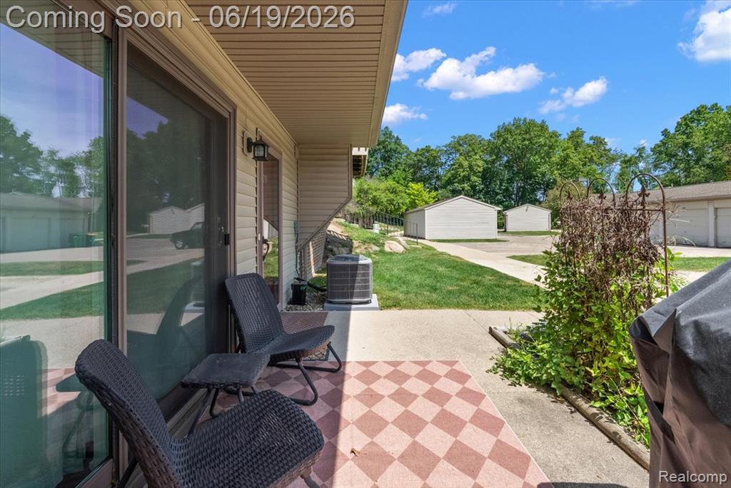 399 Spring Brooke Drive Brighton, MI 48116 - Photo 7 of 23