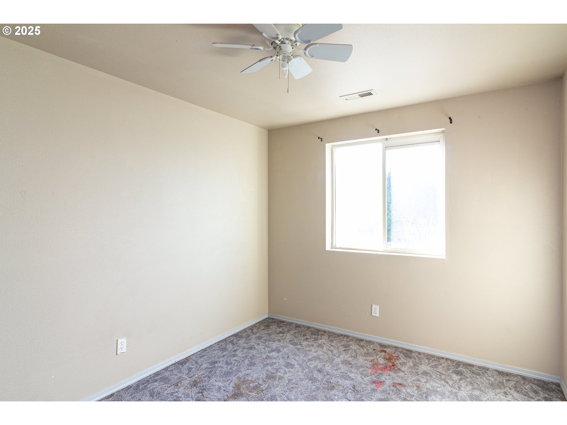 2464 Blue Jay Way Umatilla, OR 97882 - Photo 12 of 39 an empty room with windows and fan