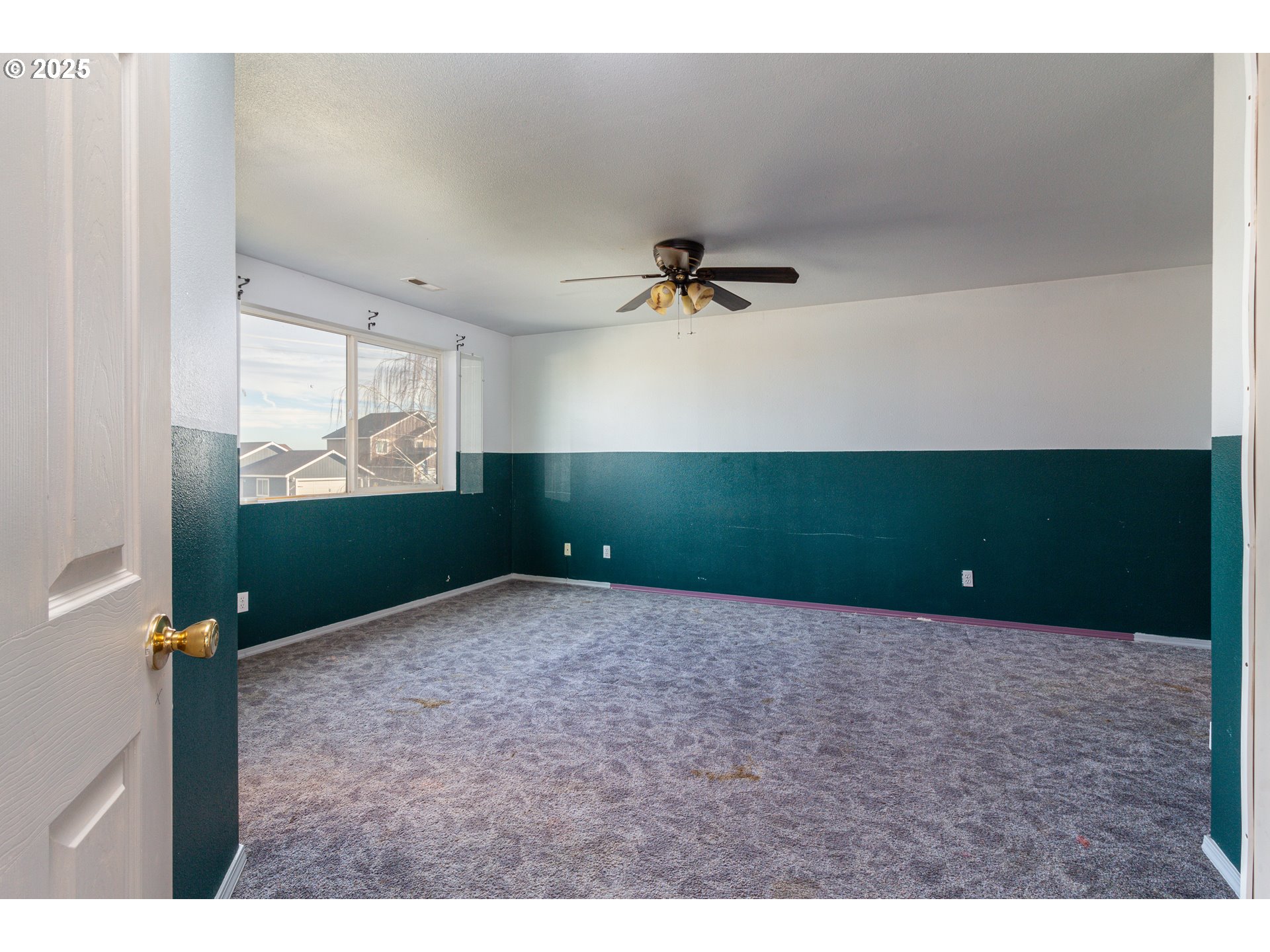 2464 Blue Jay Way Umatilla, OR 97882 - Photo 19 of 39 a view of entryway