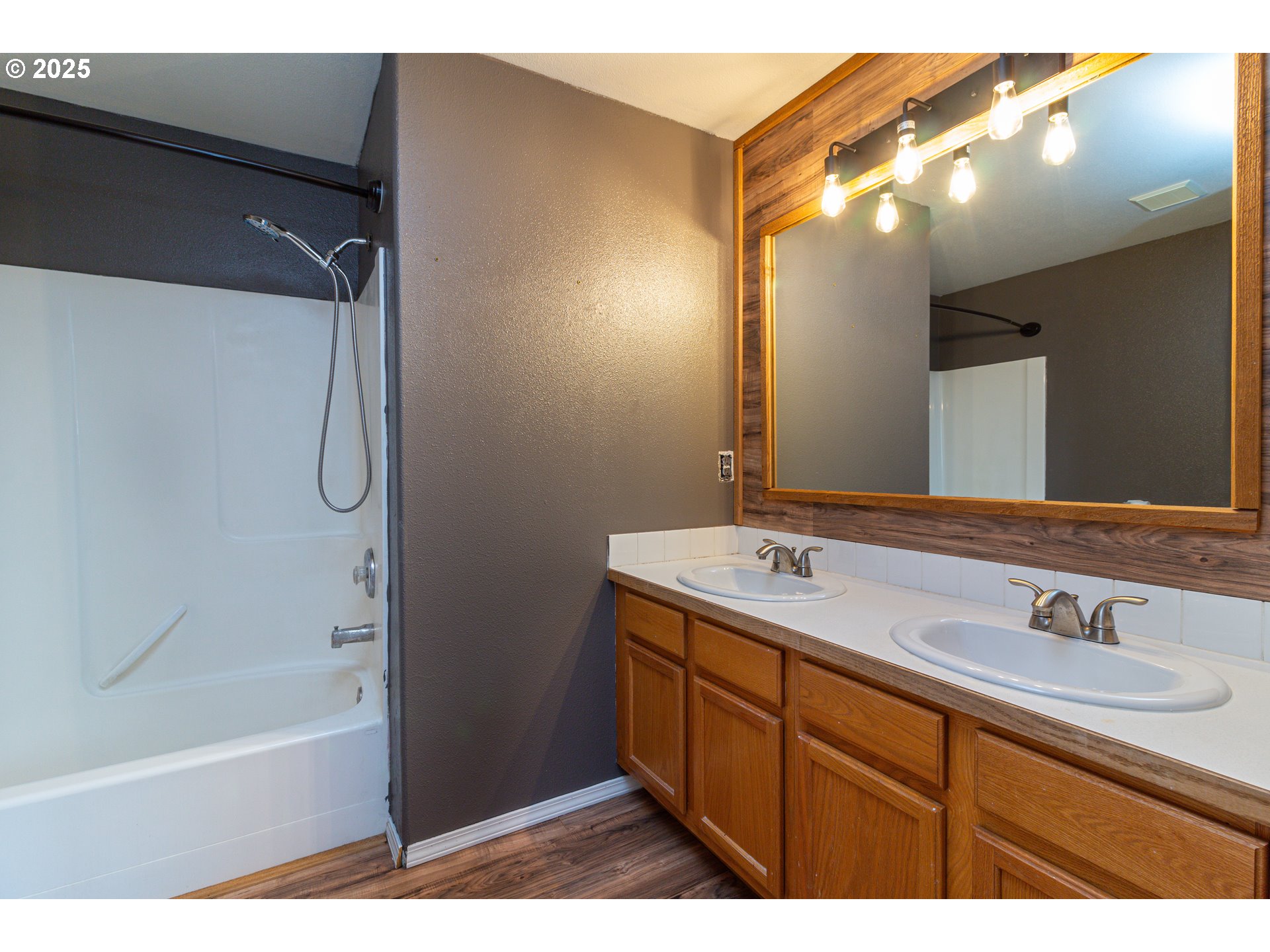 2464 Blue Jay Way Umatilla, OR 97882 - Photo 23 of 39 a bathroom with a tub sink vanity and mirror