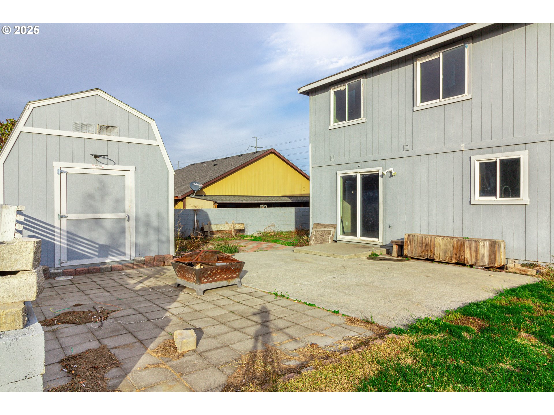 2464 Blue Jay Way Umatilla, OR 97882 - Photo 27 of 39 a view of a house with backyard