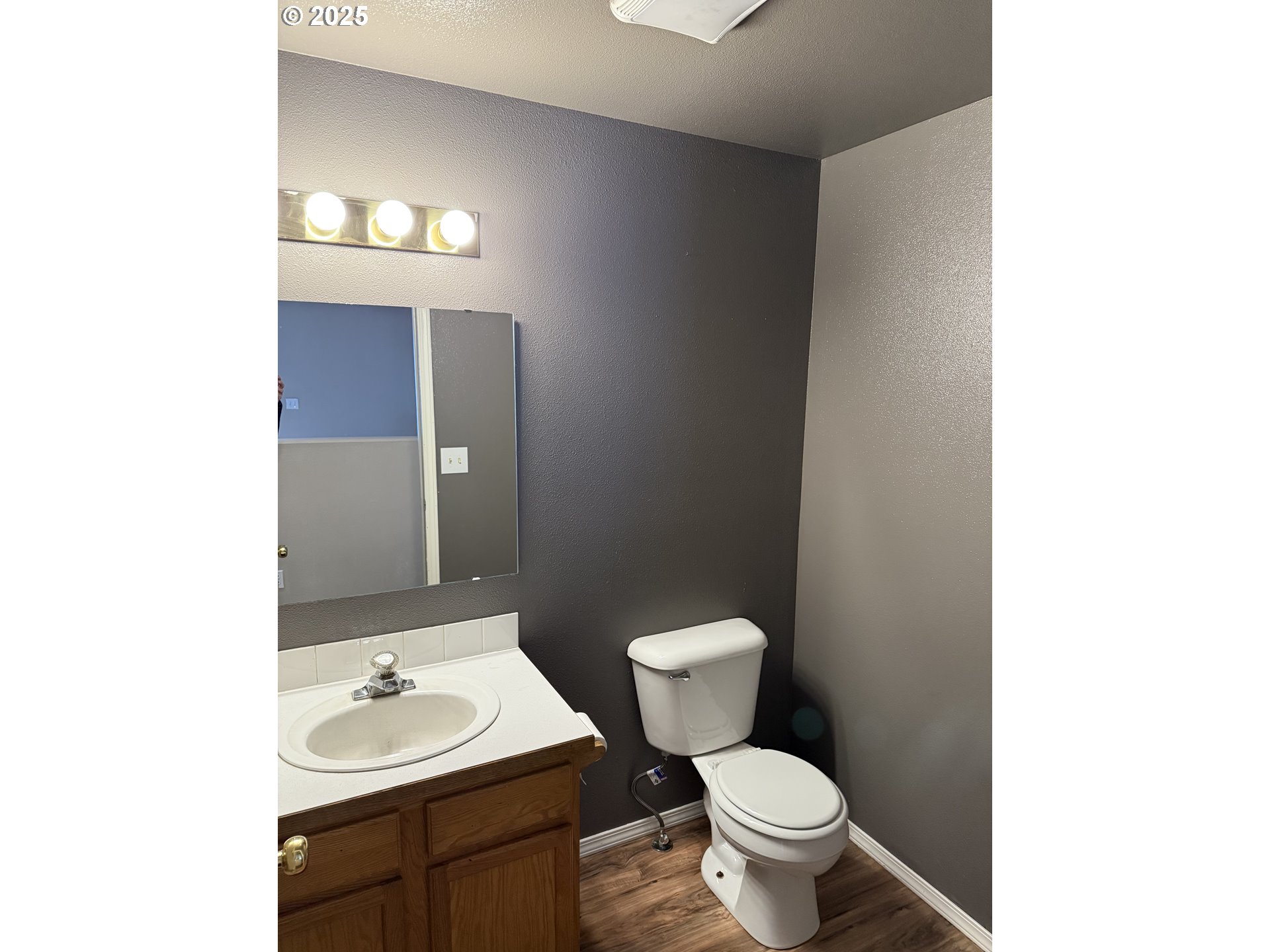 2464 Blue Jay Way Umatilla, OR 97882 - Photo 3 of 39 a bathroom with a toilet a sink and mirror