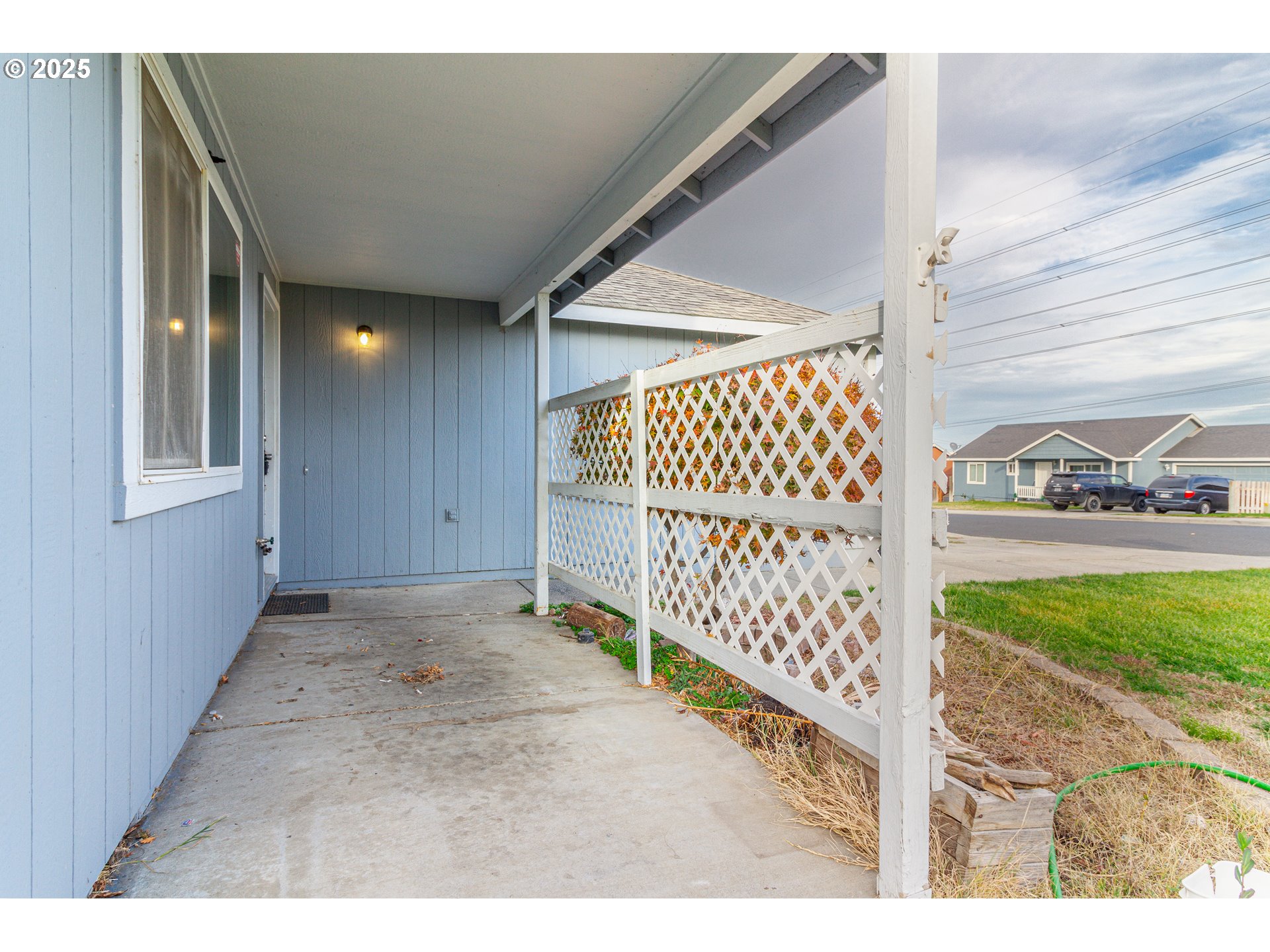 2464 Blue Jay Way Umatilla, OR 97882 - Photo 31 of 39 a view of a porch