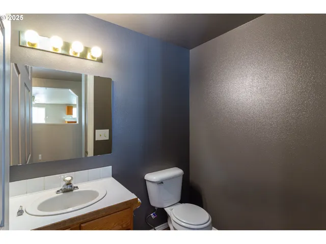 $374,900 | 2464 Blue Jay Way, Umatilla, OR 97882