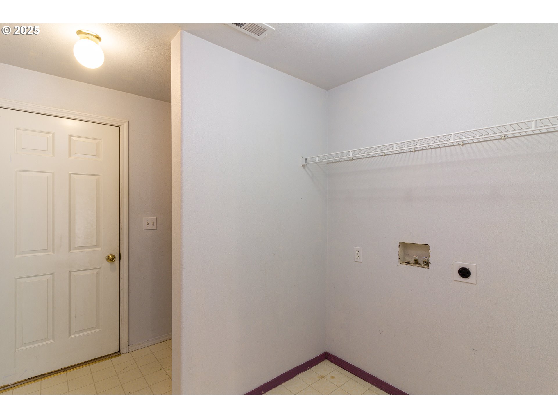 2464 Blue Jay Way Umatilla, OR 97882 - Photo 39 of 39 a view of bathroom