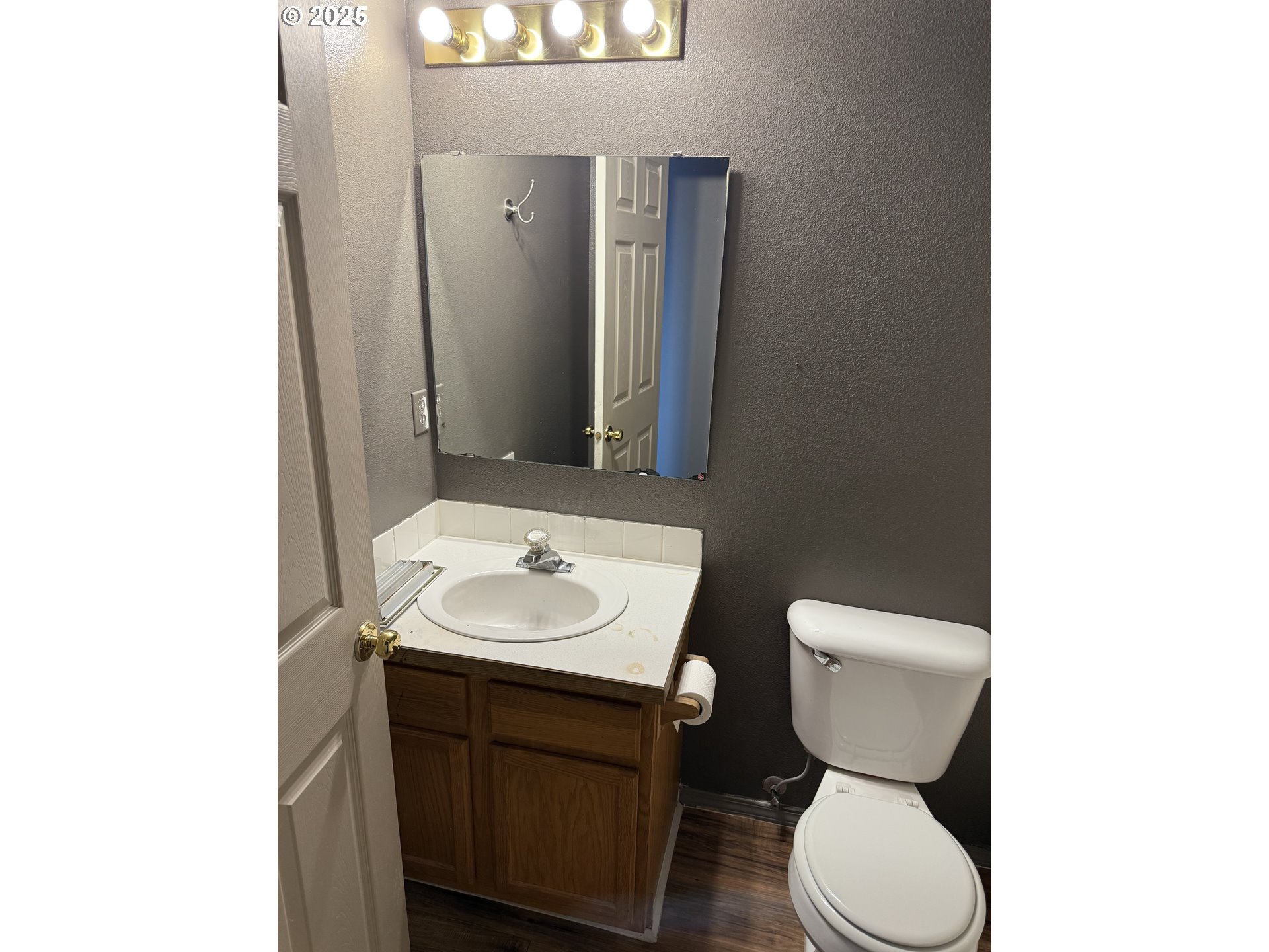 2464 Blue Jay Way Umatilla, OR 97882 - Photo 5 of 39 a bathroom with a toilet sink and mirror