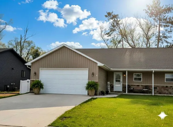 $299,900 | 2125 Abbey Road, New London, WI 54961