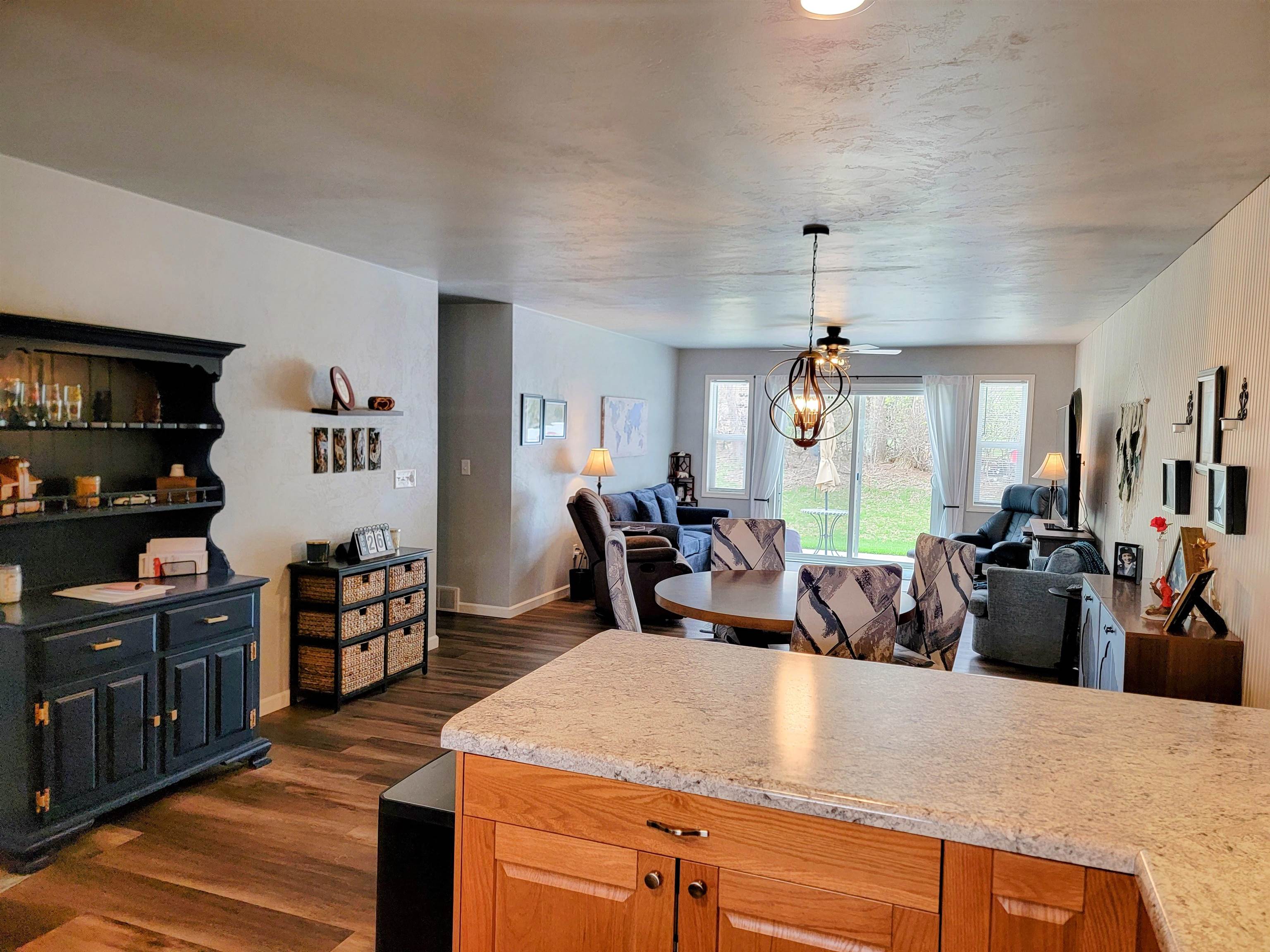 2125 Abbey Road New London, WI 54961 - Photo 5 of 30