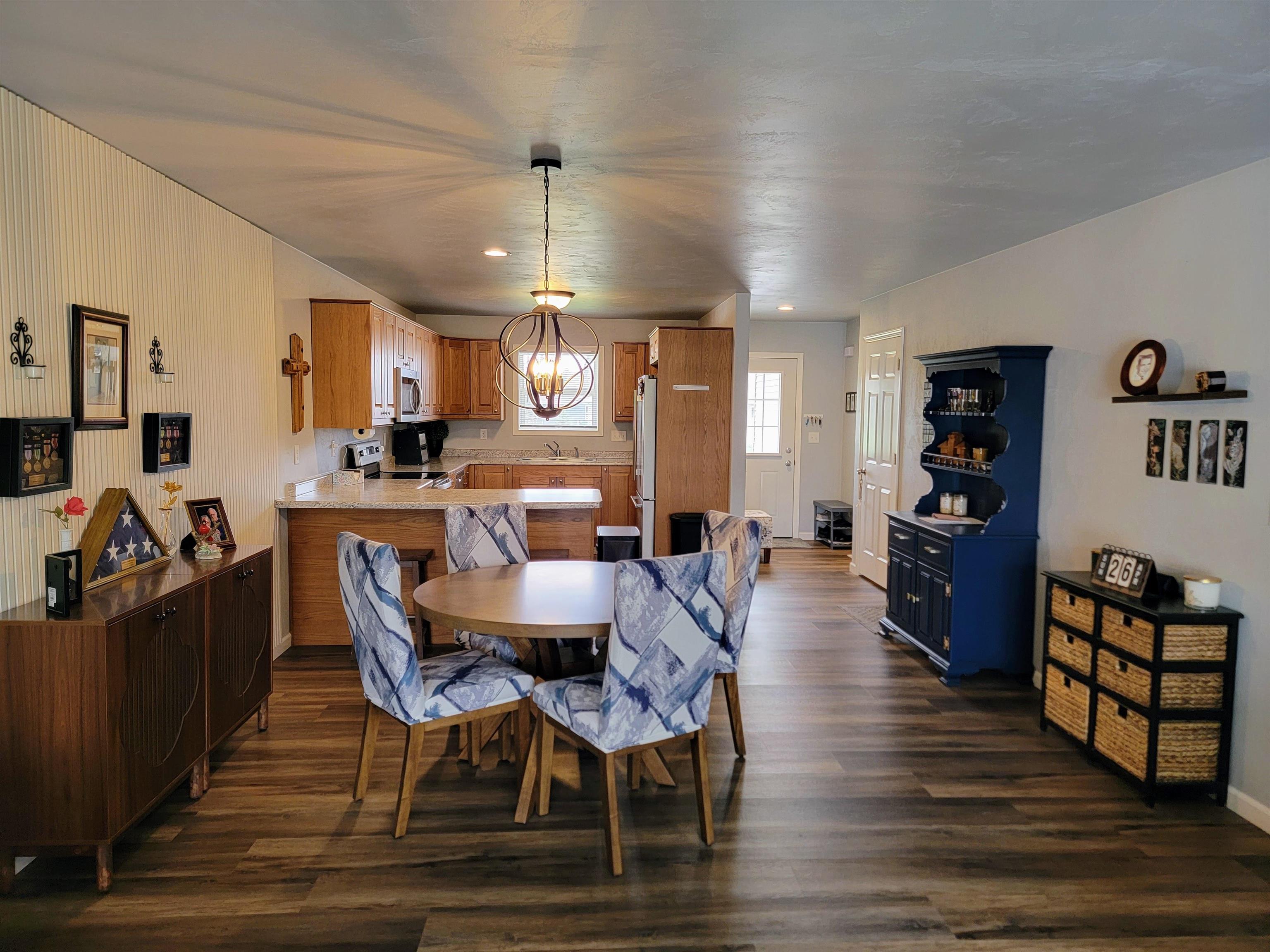 2125 Abbey Road New London, WI 54961 - Photo 6 of 30