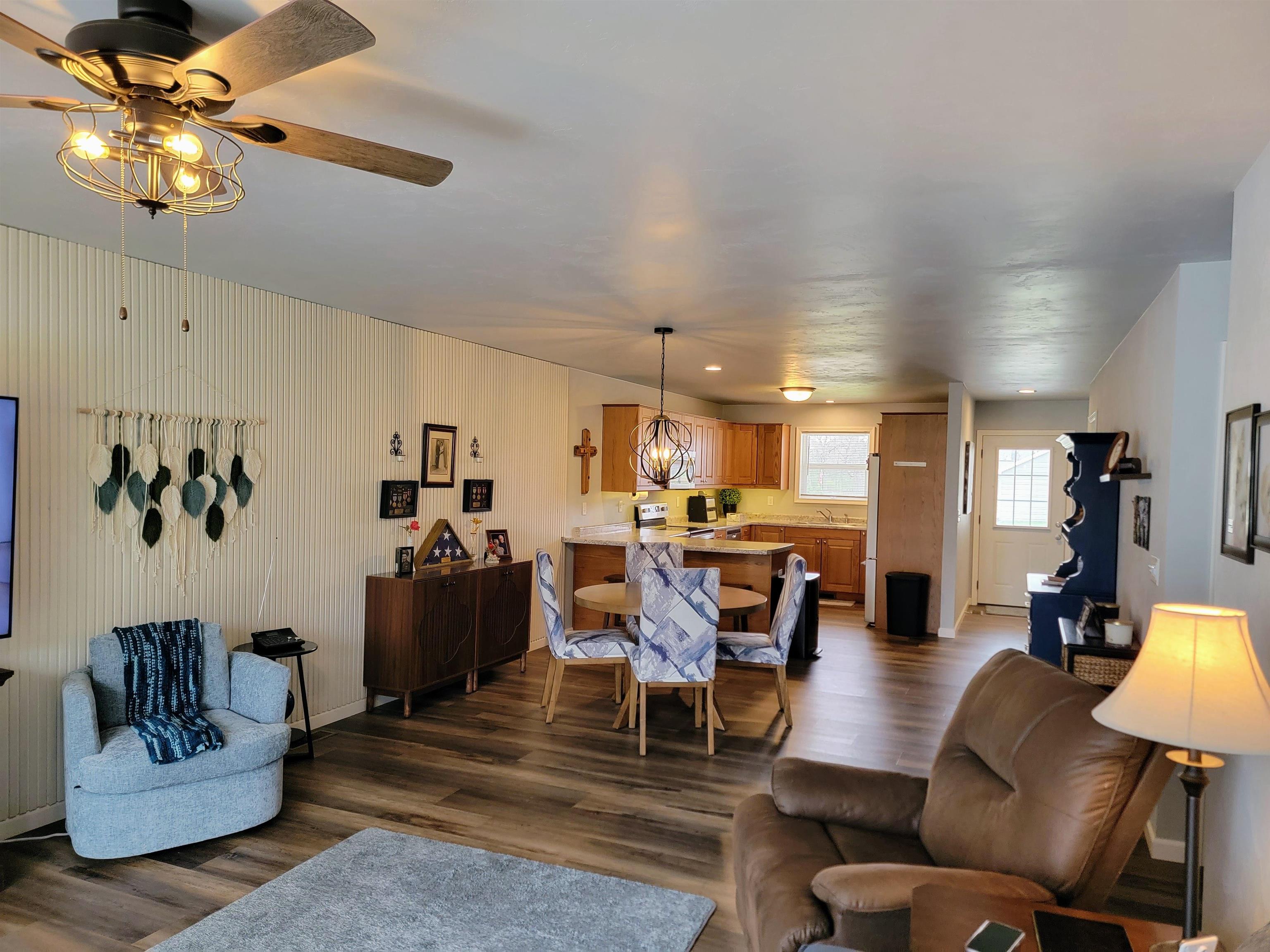 2125 Abbey Road New London, WI 54961 - Photo 9 of 30